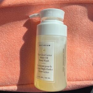 The Glow Getter Multi-Oil Hydrating Body Wash Naturium NEW!